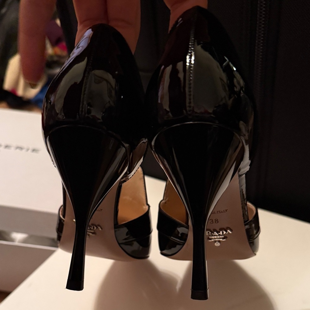 Prada Black Patent pumps - Picture 5 of 7